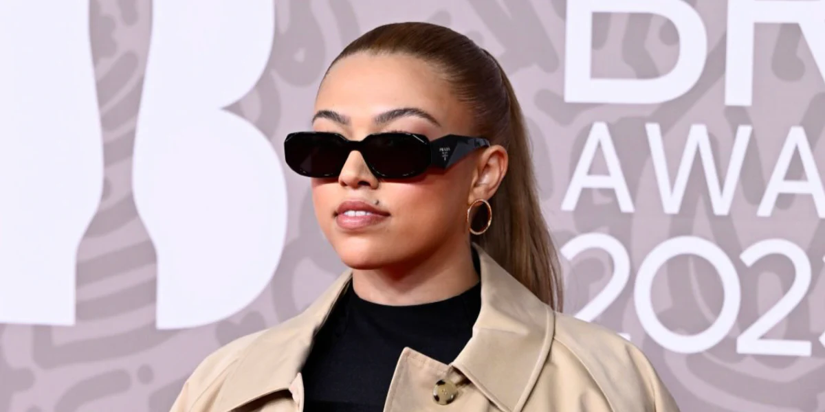 Prada PR 17WS 1AB5S0 Symbole Sunglasses - As Seen On Lamine Yamal & Travis Barker - Image 76